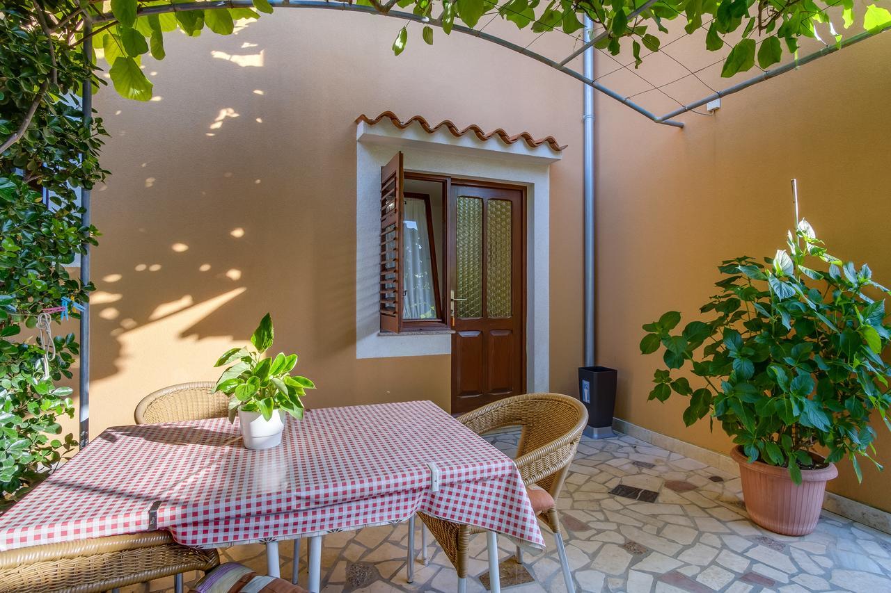 Apartments Beba Mali Lošinj Exterior foto